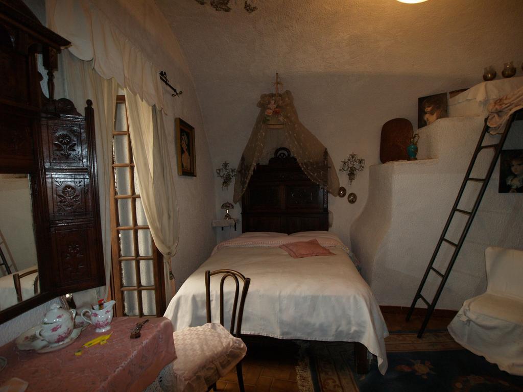 Le Petit Chateau Bed and Breakfast Dolceacqua Værelse billede