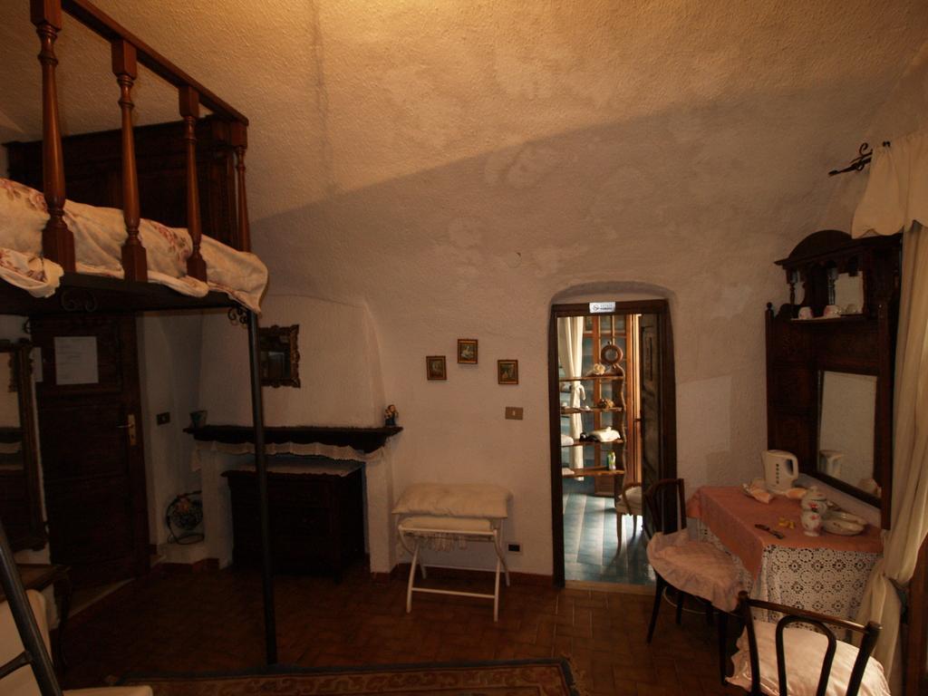 Le Petit Chateau Bed and Breakfast Dolceacqua Eksteriør billede