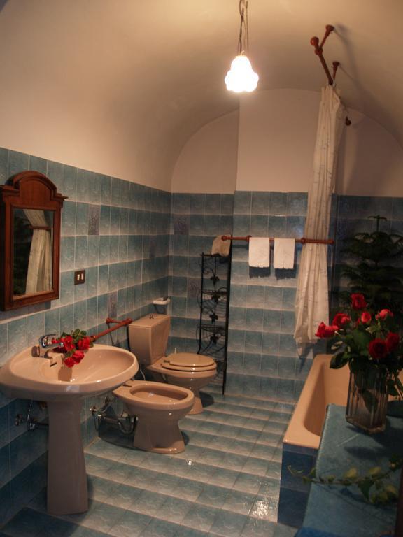 Le Petit Chateau Bed and Breakfast Dolceacqua Værelse billede